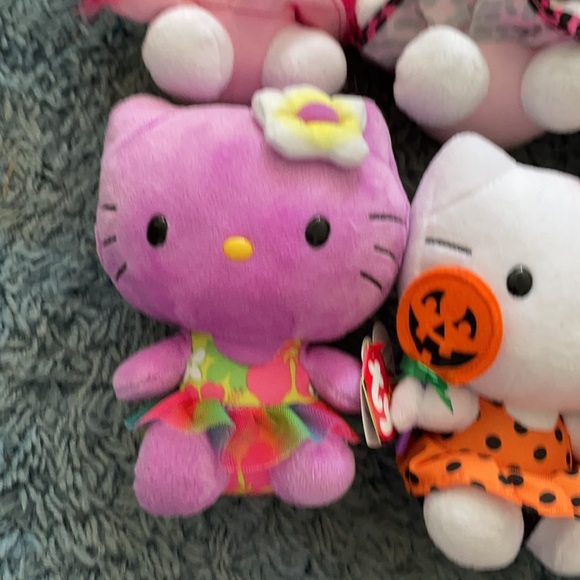 NWOT HELLO KITTY BEANIES - Picture 4 of 8